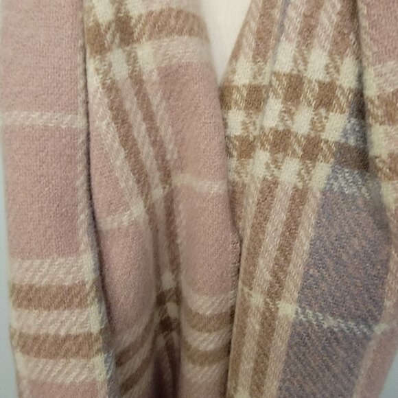 Pretty Persuasions Pale Pink Blue Super Soft Plaid Scarf Wrap Fringe - Picture 3 of 5